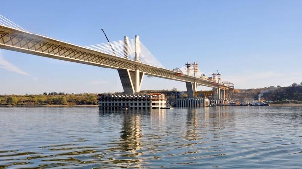 За кой град е описанието
Той е най-голямото речно пристанище в България Край града се намира мост над река Дунав който свързва България с Румъния и други европейски страни