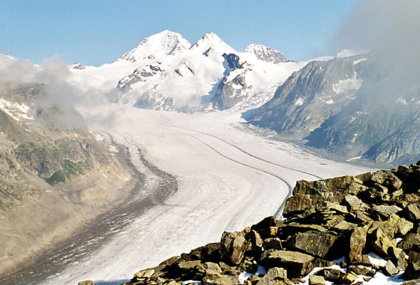 Най-дългият ледник в Европа е Алечкият с дължина 24 км и се намира в планината