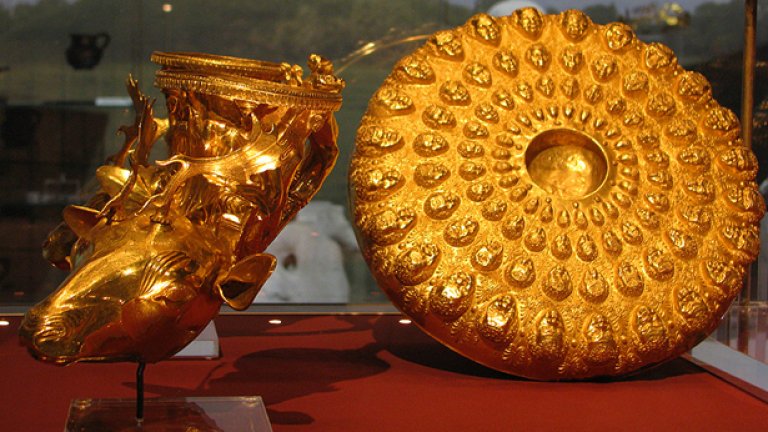 От коя древна цивилизация са останали великолепни златни и сребърни съкровища по българските земи
